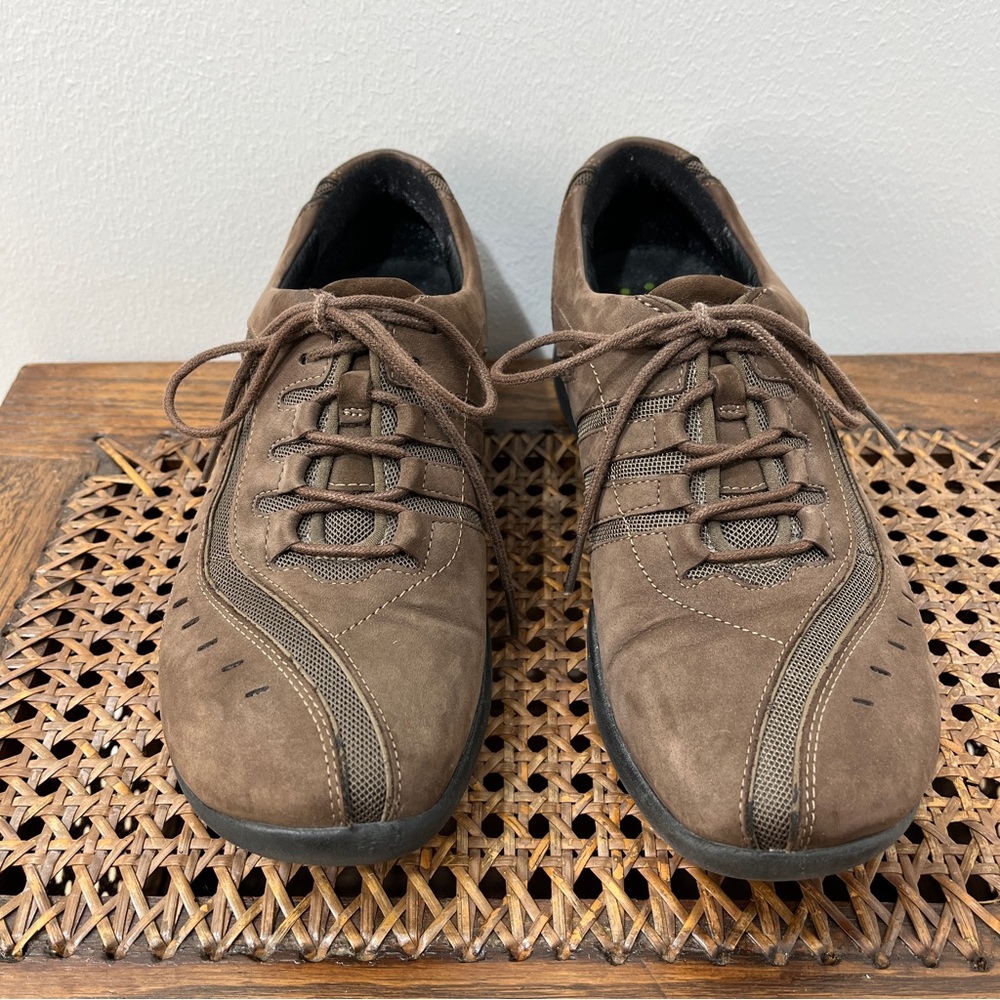 Size 7.5 Clarks Comfort Casual Leather Cushioned Versatile Brown Wave Walk Shoe